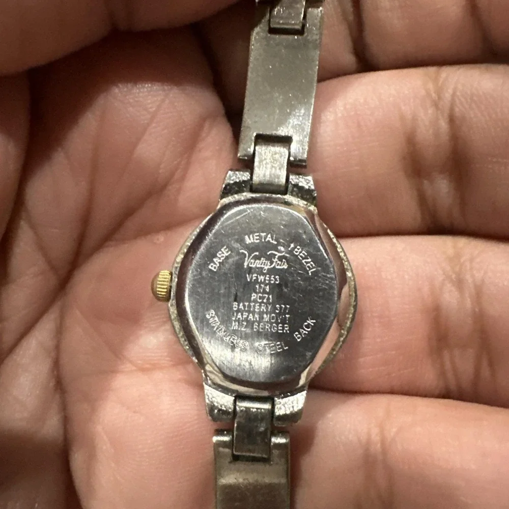 Working Vintage Ladies Vanity Fair Watch 20mm Quartz MOP Fit 6.5in Steel Band‎